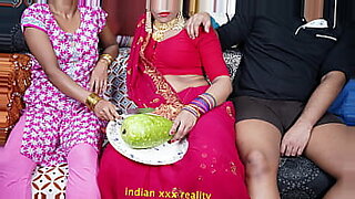 Seductive Indian Rajia Nisks in steamy Sexmex encounter.