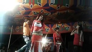 Prestasi opera Bhojpuri dengan seks