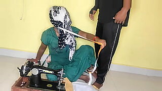 Ein verführerisches Mädchen zeigt ihre Bewegungen in einem HD Xxx-Video.