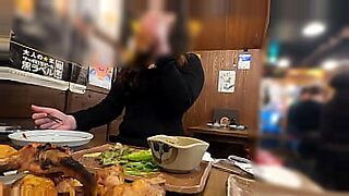 Seorang pengantin wanita Paksa dari Jepun menjadi liar dalam video panas.