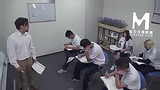 大学性爱录像带:同学们为了成绩而勾搭。