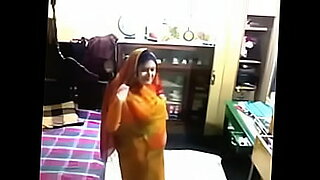 感性的孟加拉视频,特色是热情的印度夫妇。
