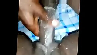 Agua chorreante, orgasmo intenso en Kampala