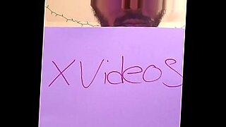 Video X-rated yang menampilkan konten seksual eksplisit dan aksi ekstrem.