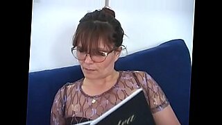 Mature woman with glasses gets wild