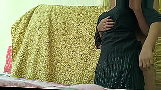 Video XXX với một cô gái Ấn Độ Bhabu trong hành động nóng bỏng.