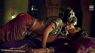 Kecantikan India yang menakjubkan menjadi liar dalam adegan XXX.